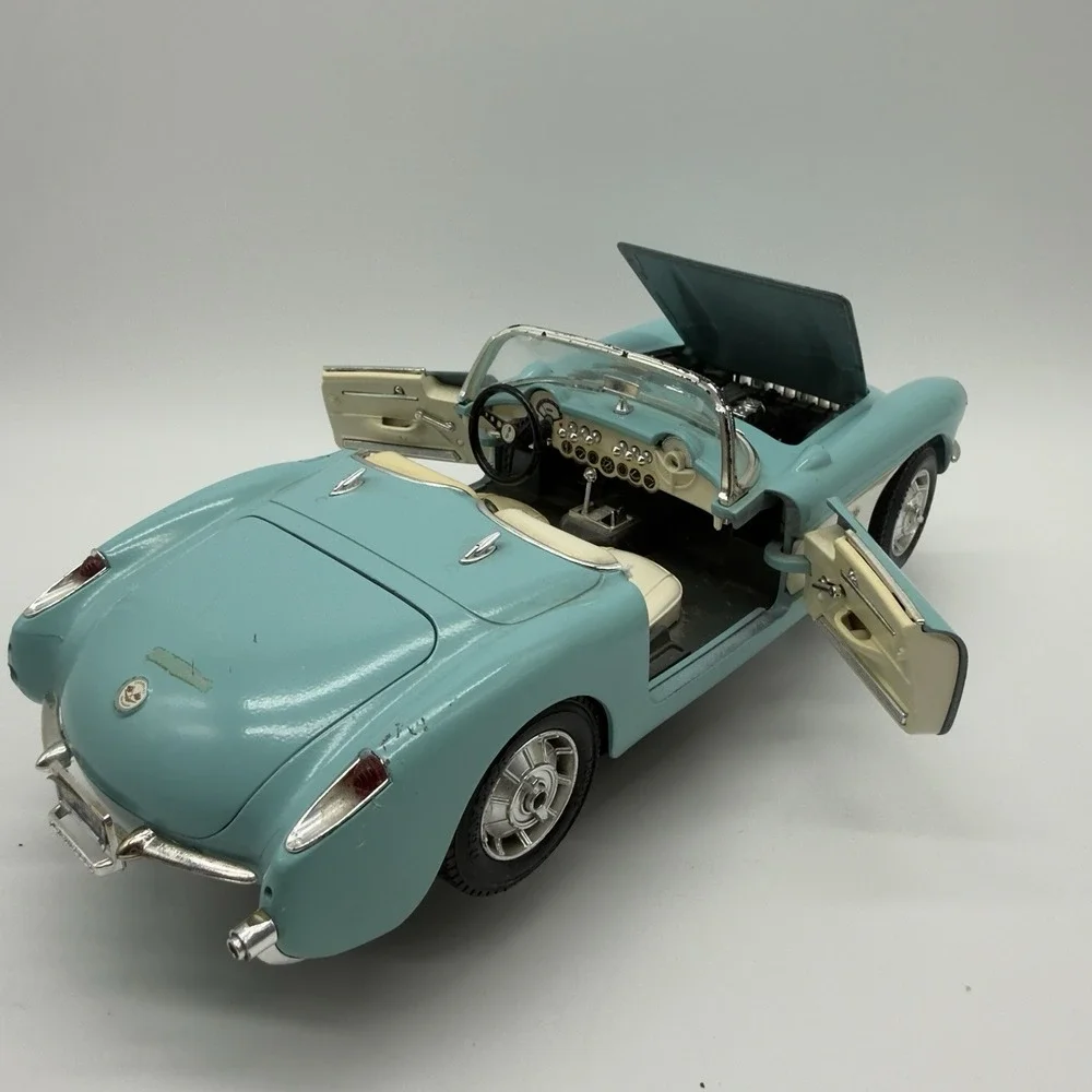 Model‎ 1957 Chevrolet Corvette Convertible Bburago 1:18 Diecast Burago Lt. Blue